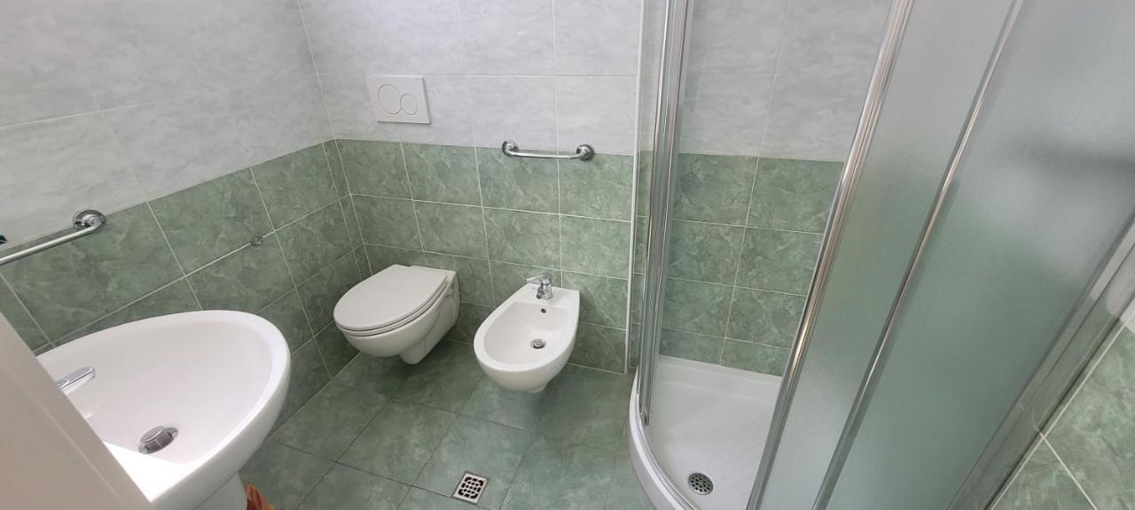 Hotel Santiago Римини Екстериор снимка