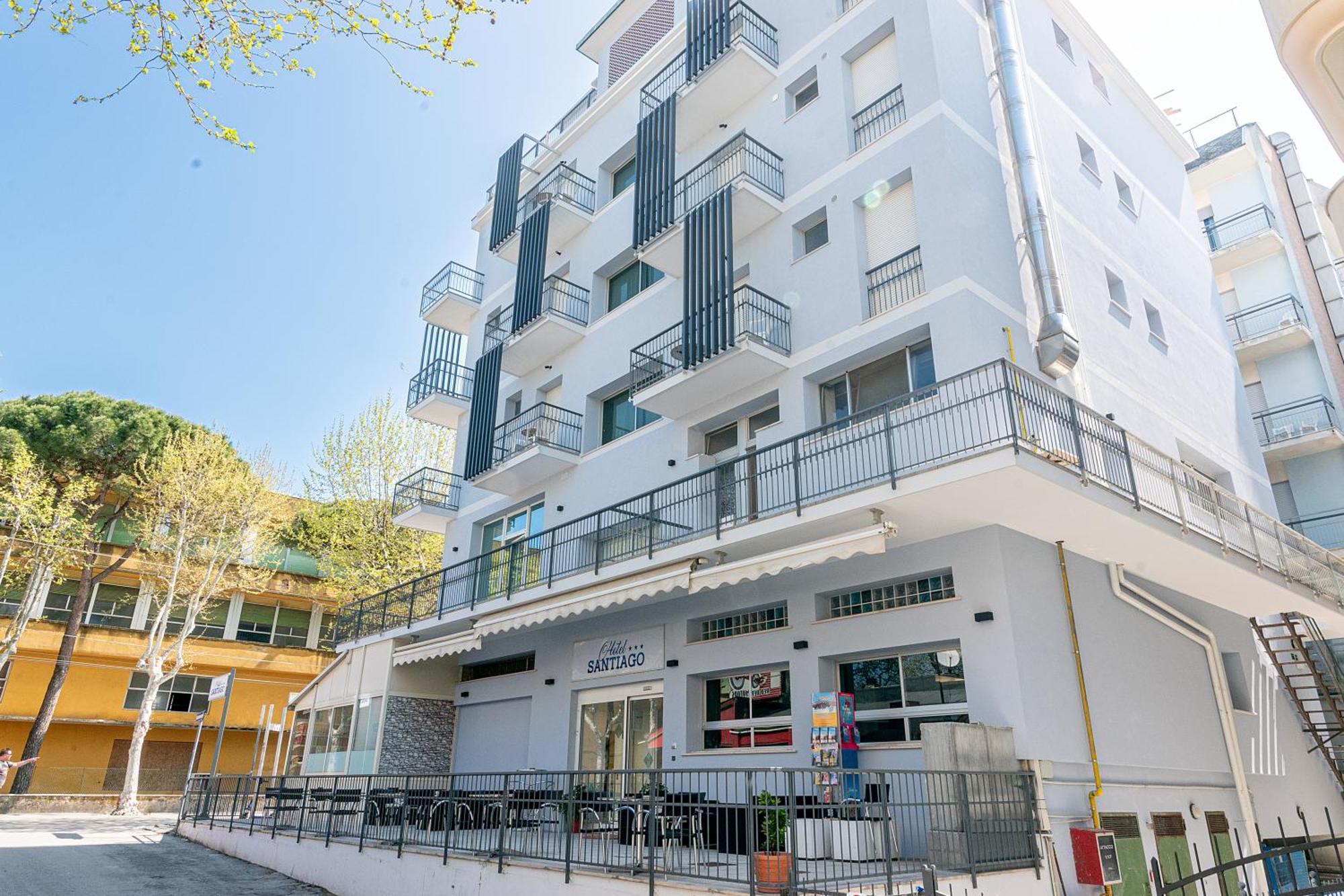 Hotel Santiago Римини Екстериор снимка